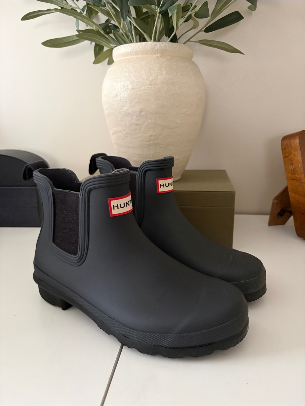 Hunter Matte Black Chelsea Short Rain Boots with Red Logo